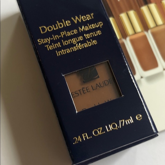 4 for $20 ✨ Estee Lauder Foundation Deluxe Sample - Picture 2 of 4